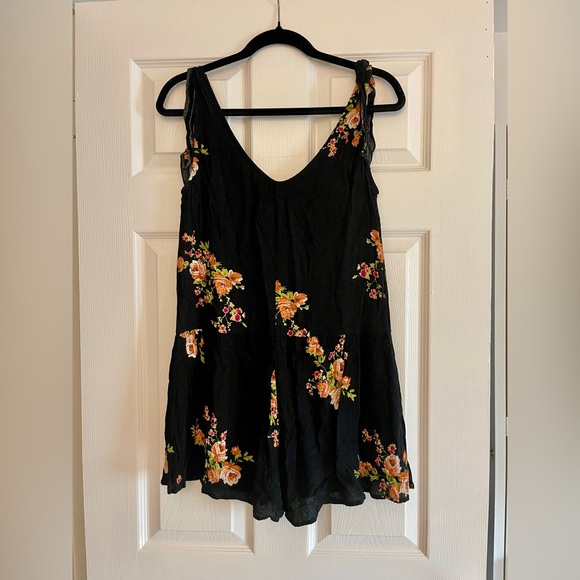 Black Floral Romper-size small - Picture 2 of 3